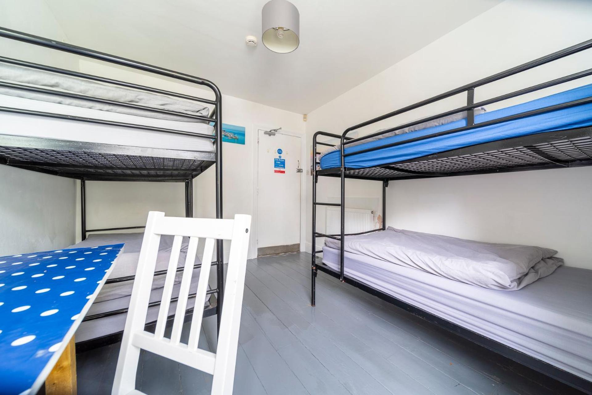 Palace Surf Hostel *