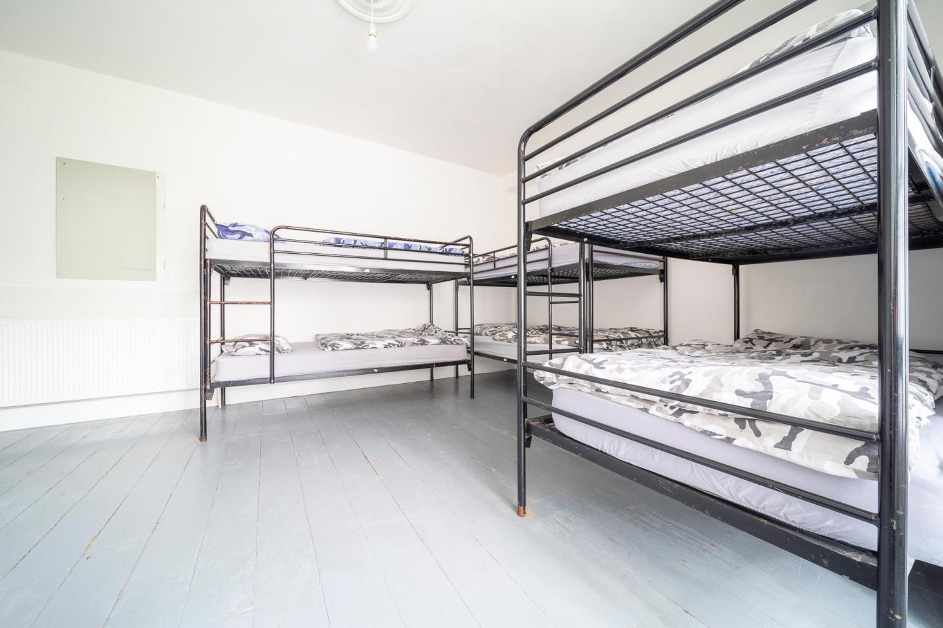 Palace Surf Hostel